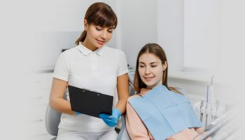 Choosing the Right Cosmetic Dentist: Tips for a Successful Smile Transformation