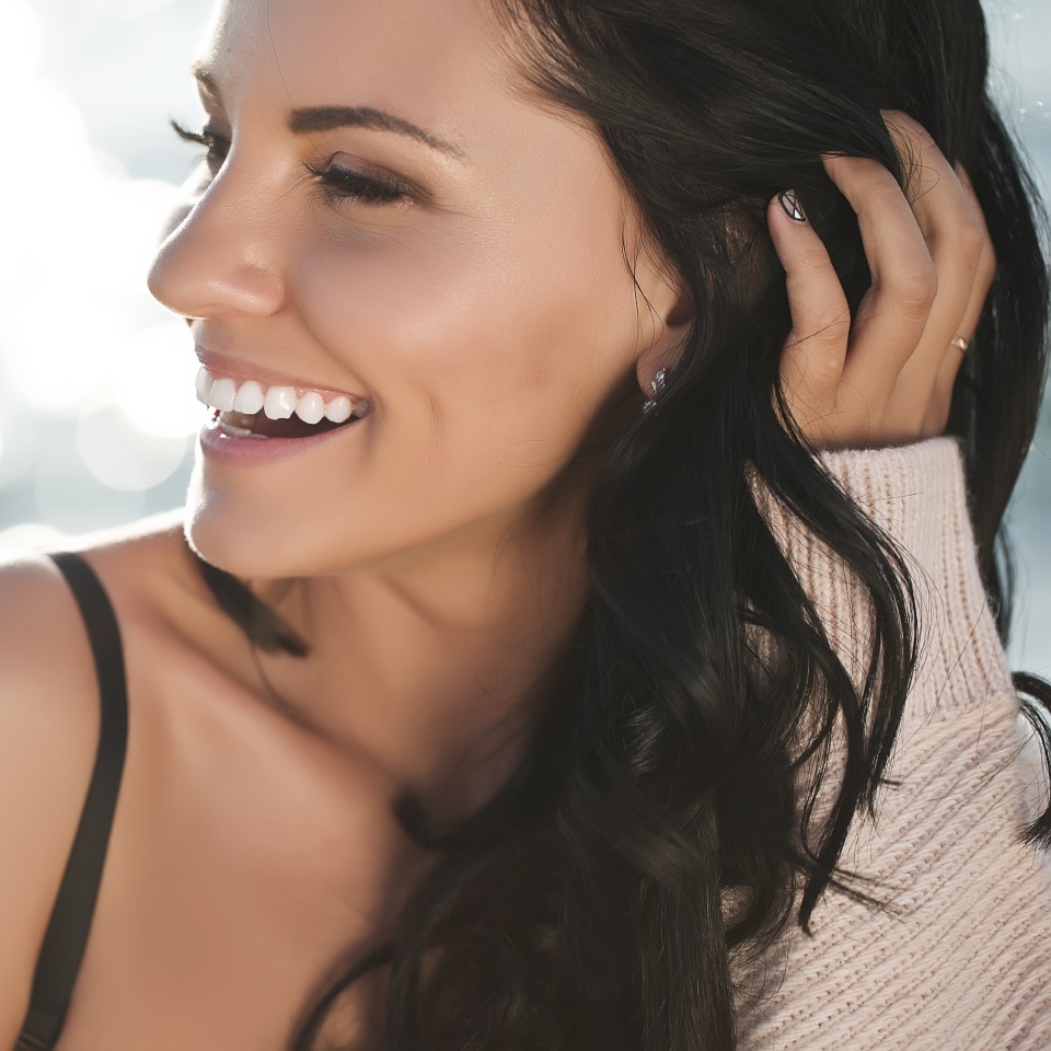 Smiling woman with healthy, white teeth